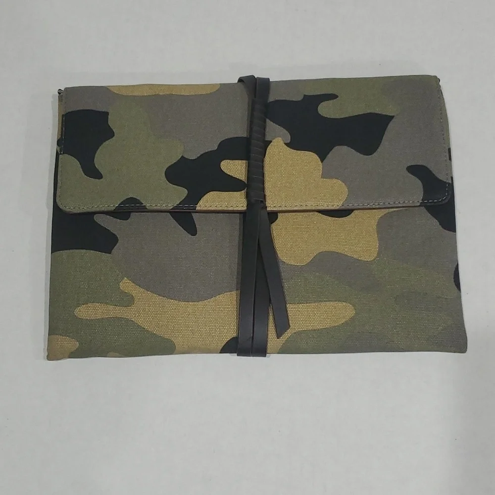 Stella & Dot Camo Clutch
